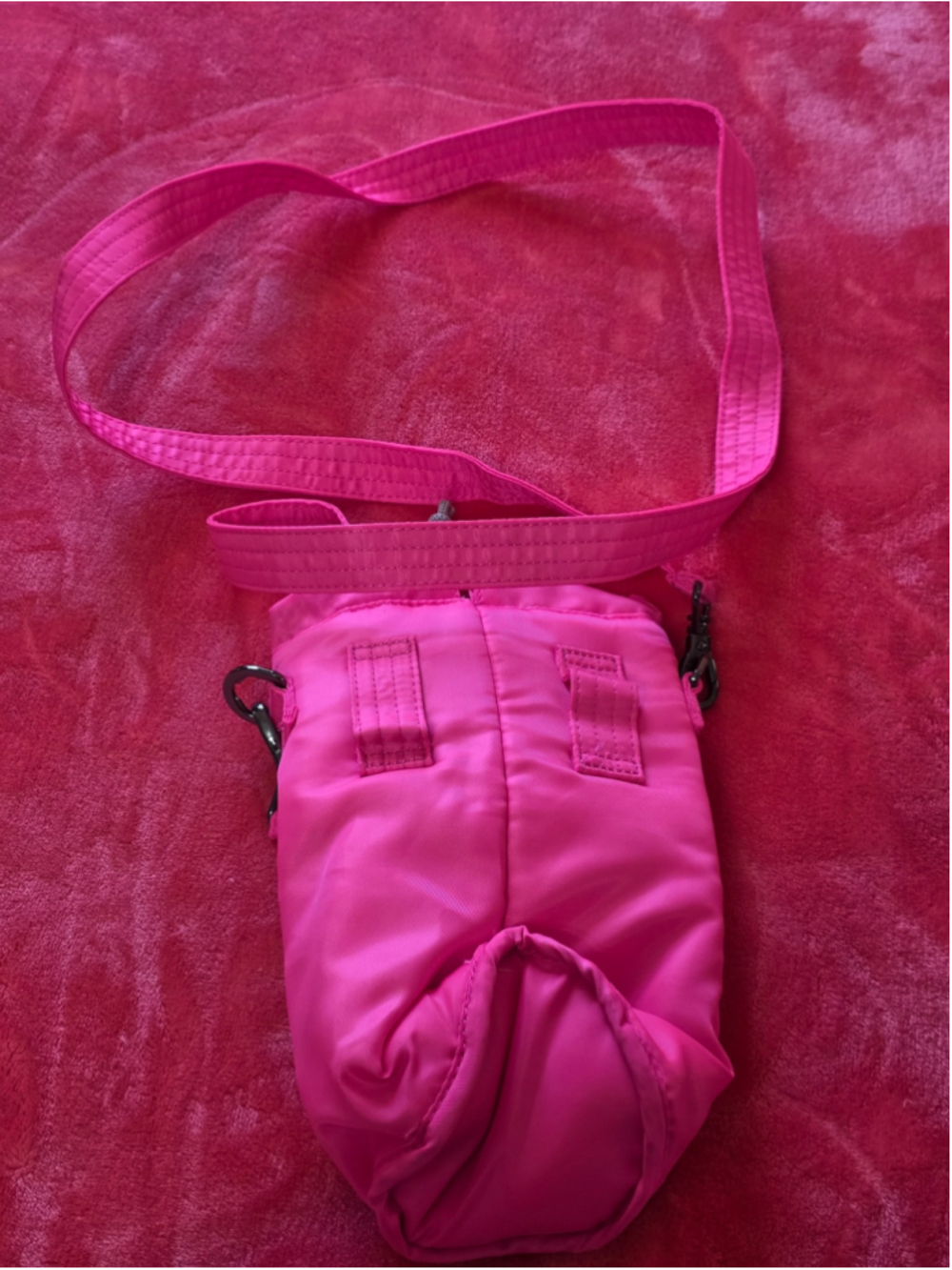 Lug Huggie Convertible Water Bottle Bag - Magenta - Picture 2 of 5